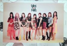 Poster officiel - TWICE - Yes or Yes - ver. B